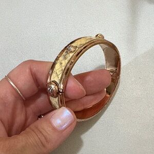 HENRI BENDEL — BANGLE BRACELET